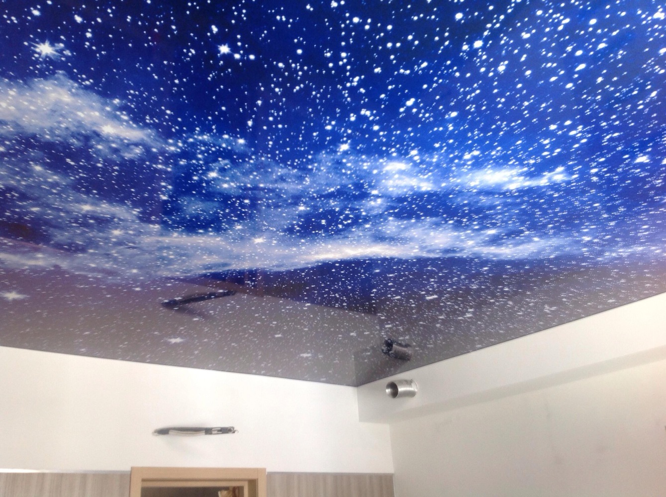 №1 Звёздное небо на натяжном потолке с использованием художественной печати.
